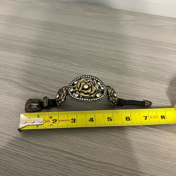 Leather and Bronze Buckle Bracelet with Flowers, Black and White Gemstones - Picture 10 of 10